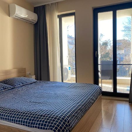 וארנה Brand New Apartment With Outdoor Swimming Pool מראה חיצוני תמונה