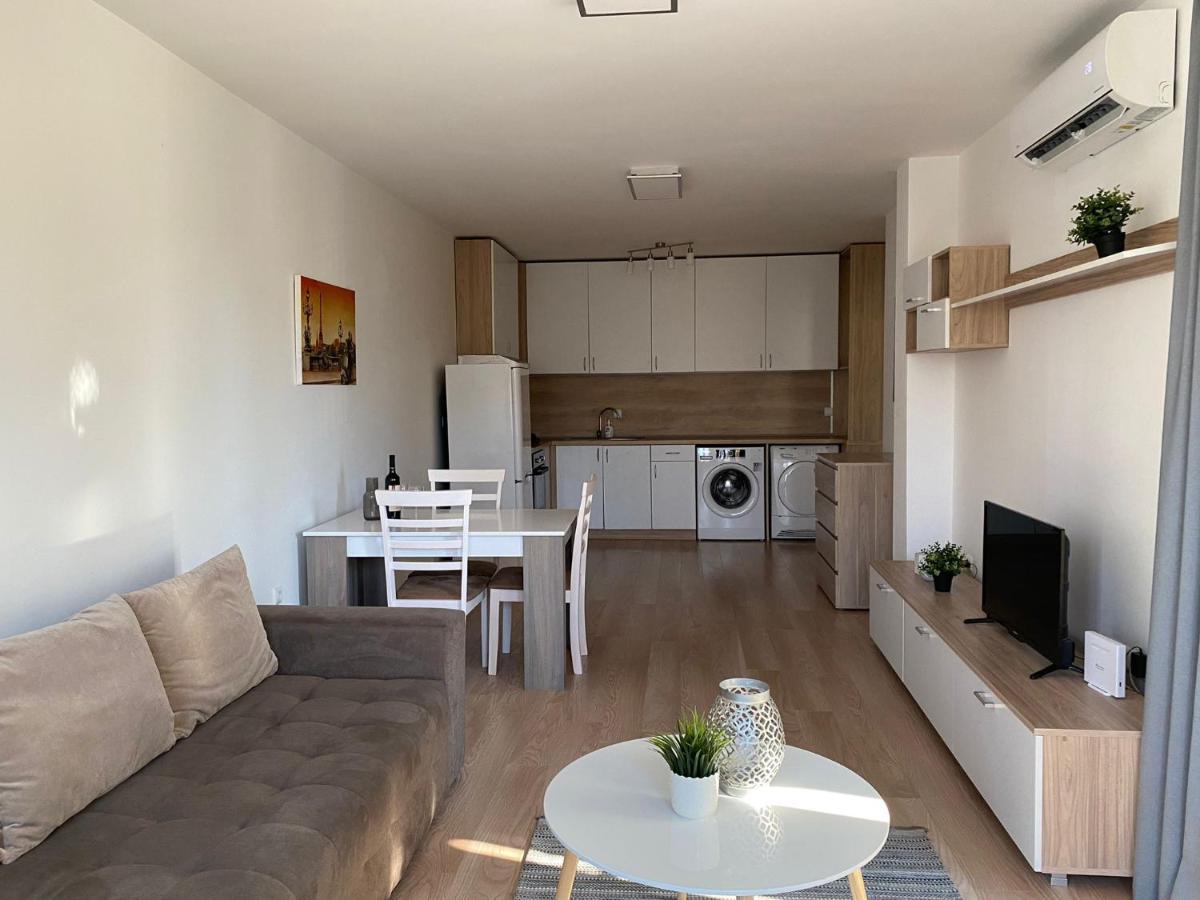וארנה Brand New Apartment With Outdoor Swimming Pool מראה חיצוני תמונה
