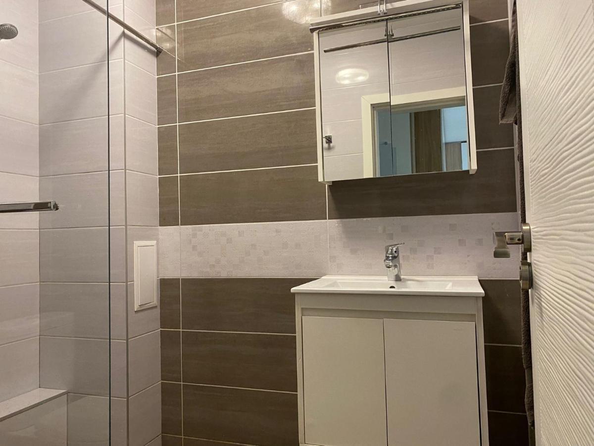 וארנה Brand New Apartment With Outdoor Swimming Pool מראה חיצוני תמונה