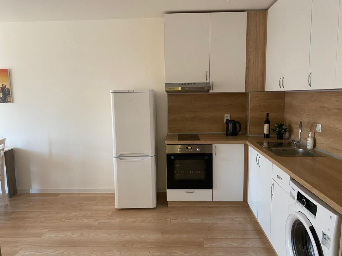 וארנה Brand New Apartment With Outdoor Swimming Pool מראה חיצוני תמונה