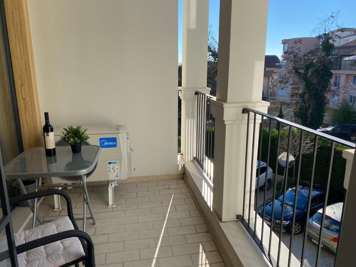 וארנה Brand New Apartment With Outdoor Swimming Pool מראה חיצוני תמונה
