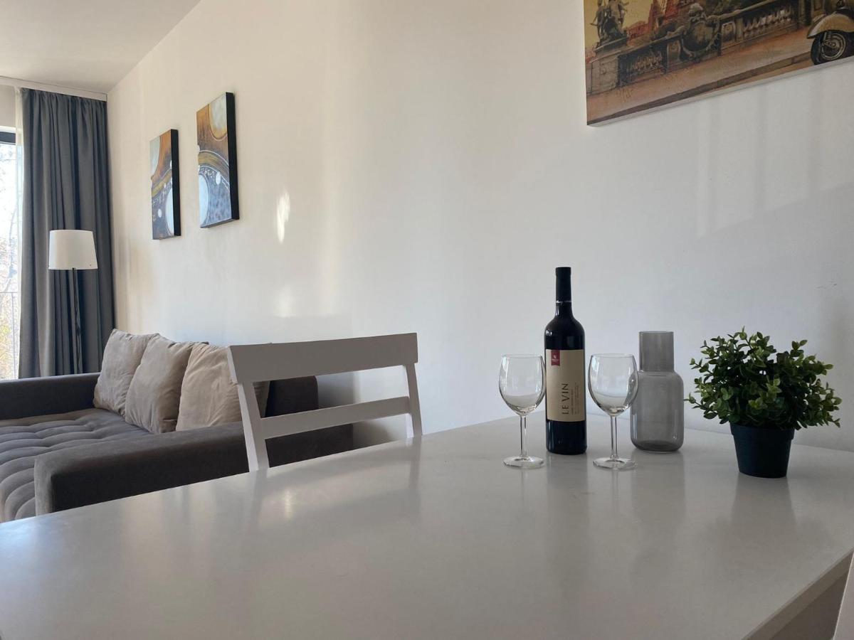וארנה Brand New Apartment With Outdoor Swimming Pool מראה חיצוני תמונה