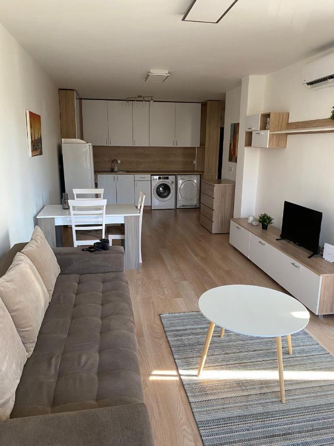 וארנה Brand New Apartment With Outdoor Swimming Pool מראה חיצוני תמונה
