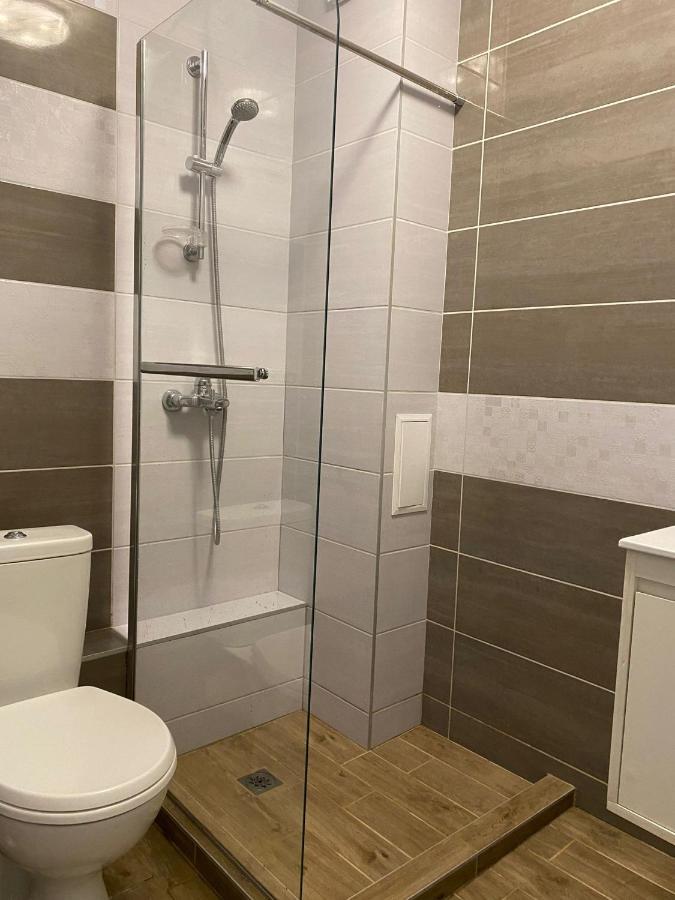 וארנה Brand New Apartment With Outdoor Swimming Pool מראה חיצוני תמונה